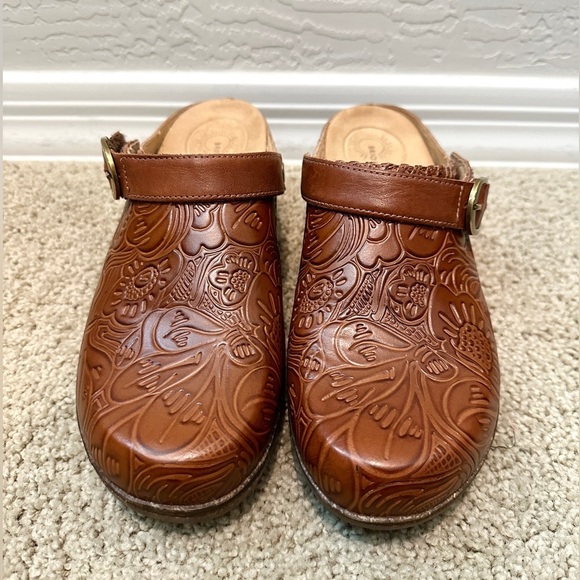 BRIOSO | Robson Tooled Floral Southwestern Brown Leather Clogs | Womens 10 - Picture 4 of 9